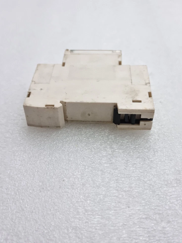 Schneider Telemecanique RE11LAMW Time Relay 0.1s-100h RE11LAMW